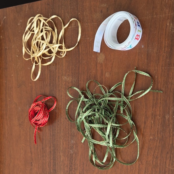 Assorted Ribbons And Bows - Picture 3 of 8